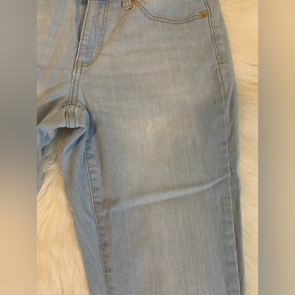 Universal Thread womenβs Jeans - Picture 4 of 11